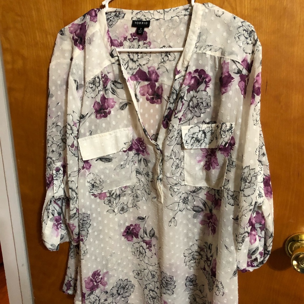 Torrid vneck floral blouse